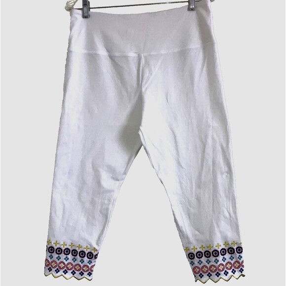 INTRO LOVE THE FIT size L White Stretch Embroidered Trim Capri Leggings Pants - Picture 1 of 5